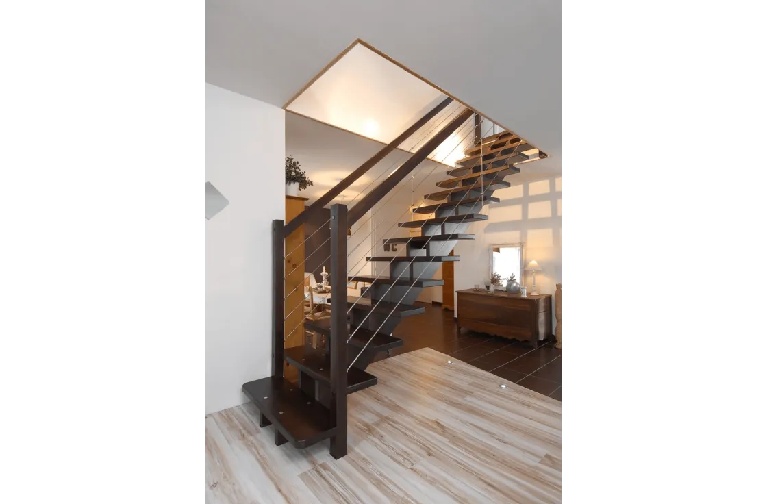 Escalier droit en bois exotique