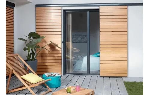 Brise-soleil coulissant lames bois planes