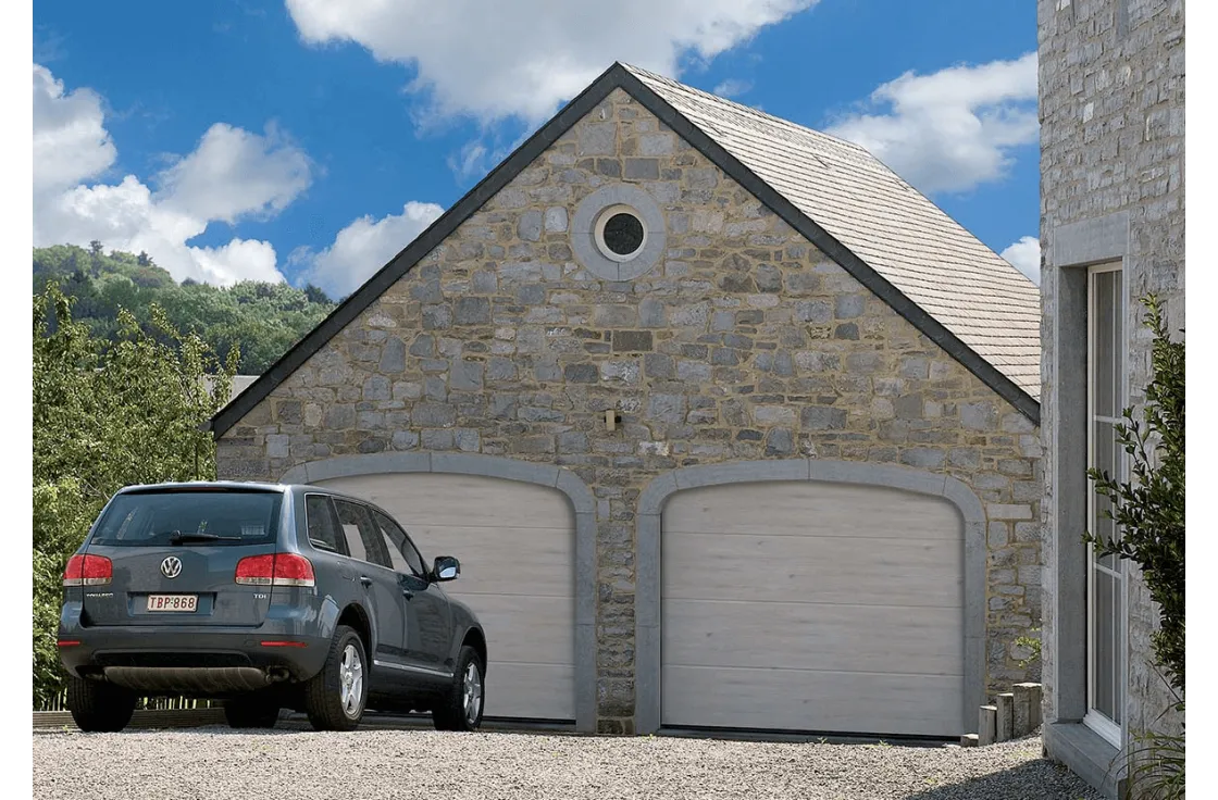 Porte de garage sectionnelle finition ton bois