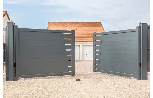 Portail aluminium battant ajourage en biais