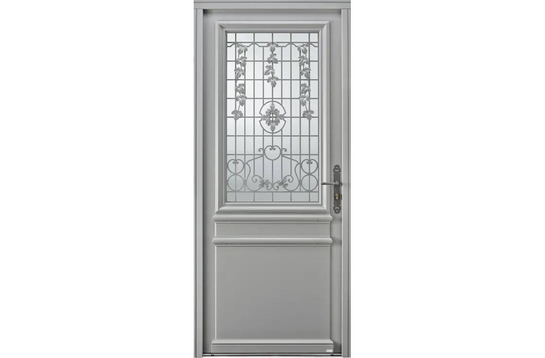 Porte d'entrée bois avec grille décorative à motifs